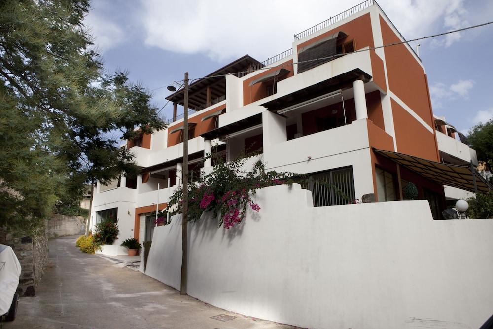Residence Hotel Baia Portinenti Lipari  Bagian luar foto
