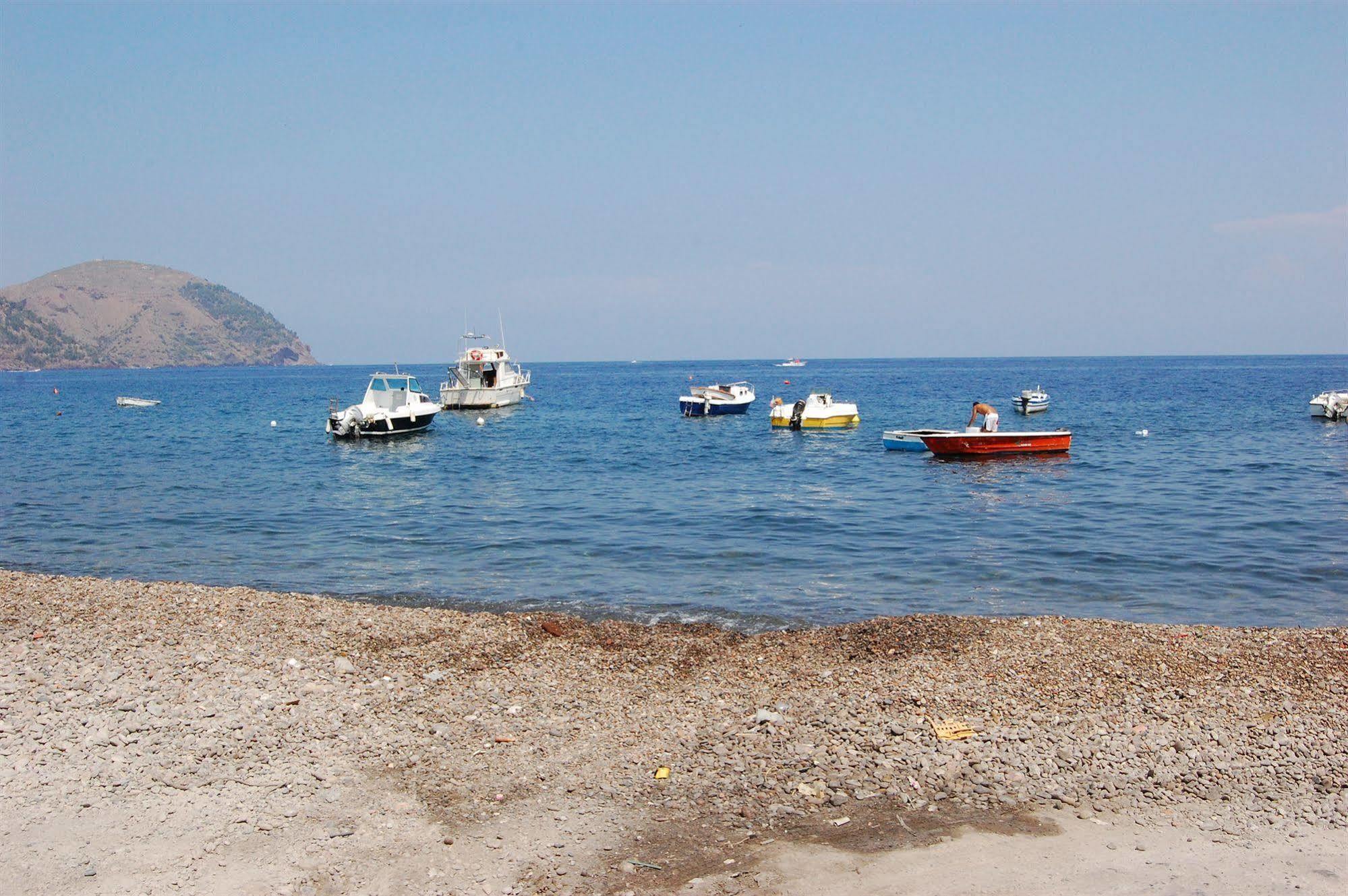 Residence Hotel Baia Portinenti Lipari  Bagian luar foto