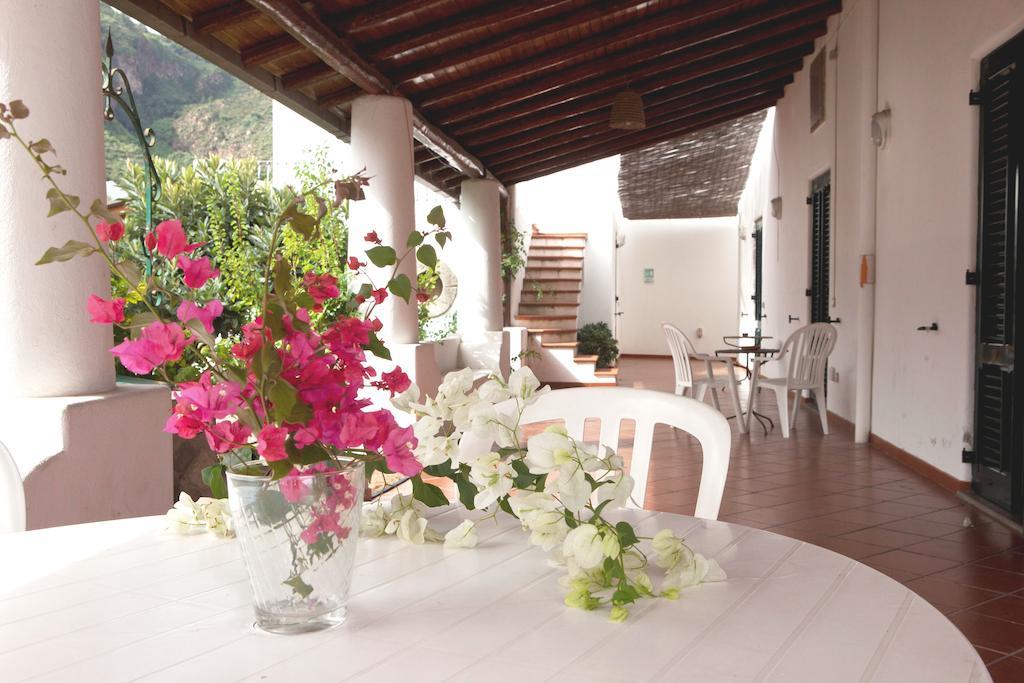 Residence Hotel Baia Portinenti Lipari  Bagian luar foto